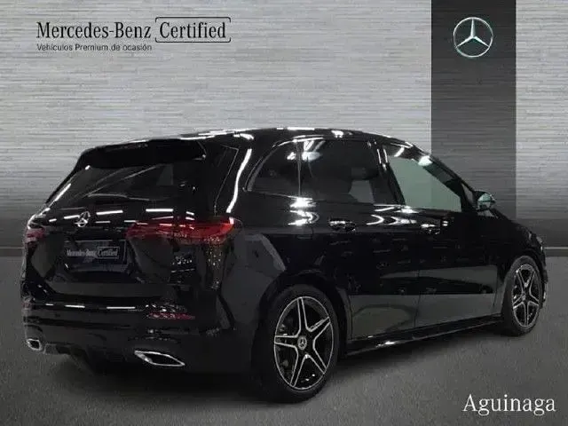 Nuevo Mercedes B200 150 CV (110 kW) 2026 Negro cosmos Utilitario