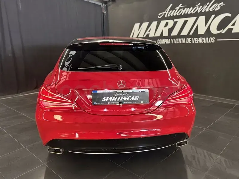 Usado Mercedes CLA200 Urban 136 CV (100 kW) 2015 Rojo Coupe