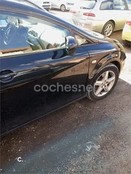 Usado Seat Leon Reference 140 CV (102 kW) 2004 Negro Utilitario