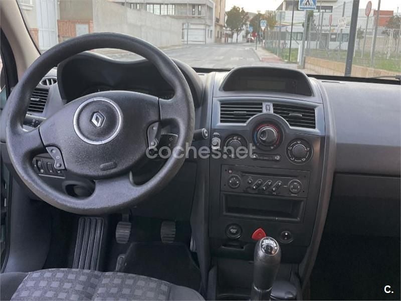Usado Renault Mégane II Authentique 98 CV (72 kW) 2006 Verde Berlina