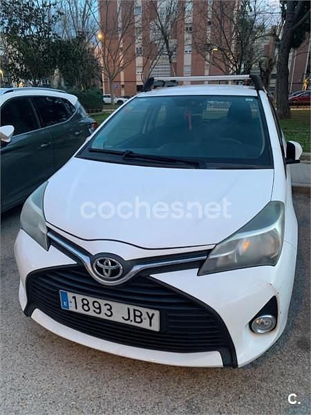 Usado Toyota Yaris City 69 CV (50 kW) 2015 Blanco Berlina