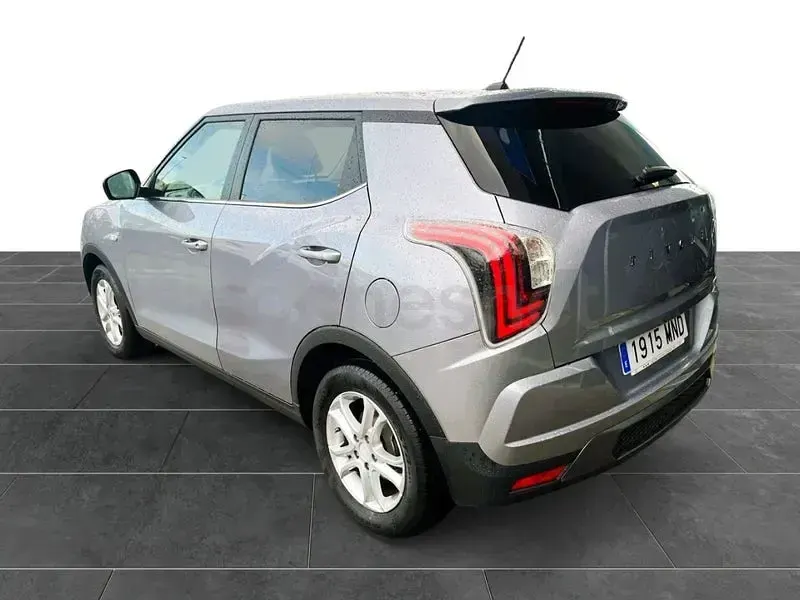 Usado KGM Tivoli 135 CV (99 kW) 2024 Gris / plata SUV