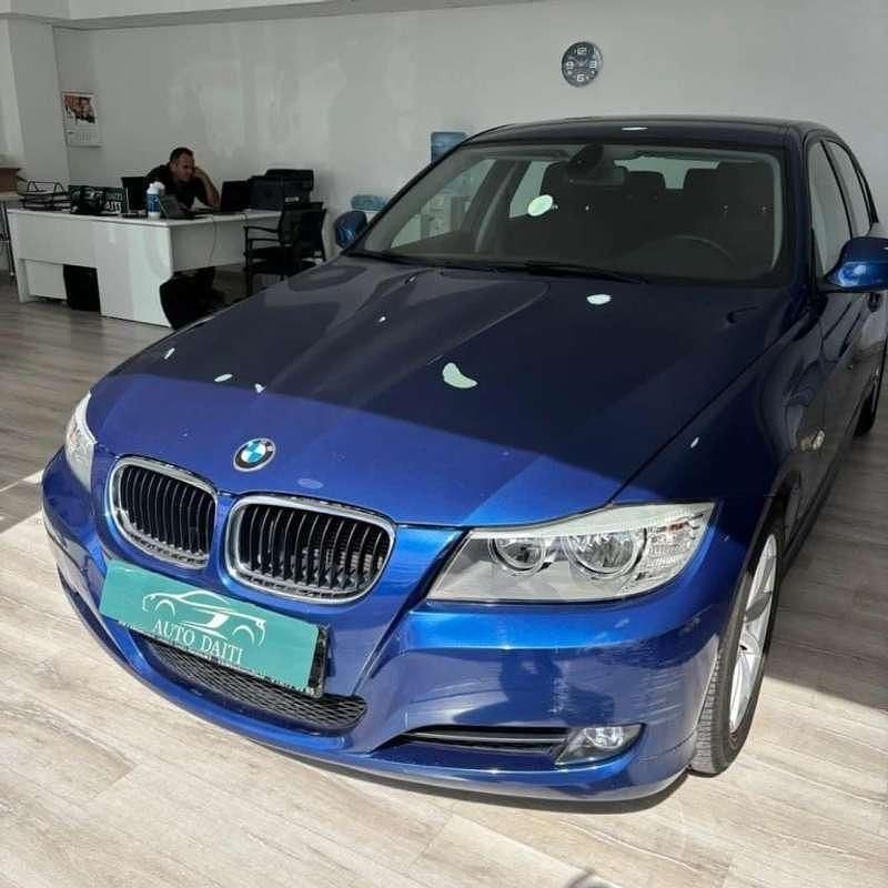 Usado BMW 318 143 CV (105 kW) 2010 Azul Familiar