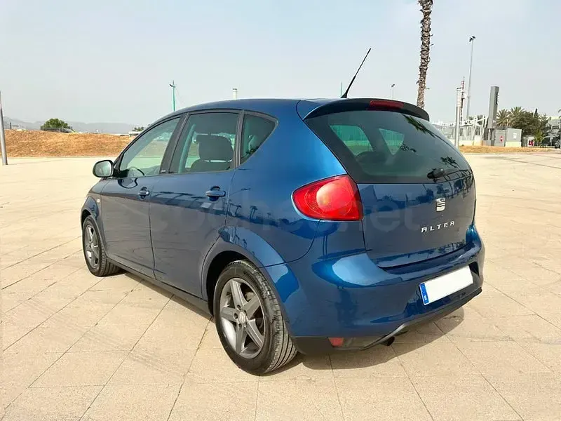 Usado Seat Altea XL I-Tech 105 CV (77 kW) 2015 Azul Monovolumen