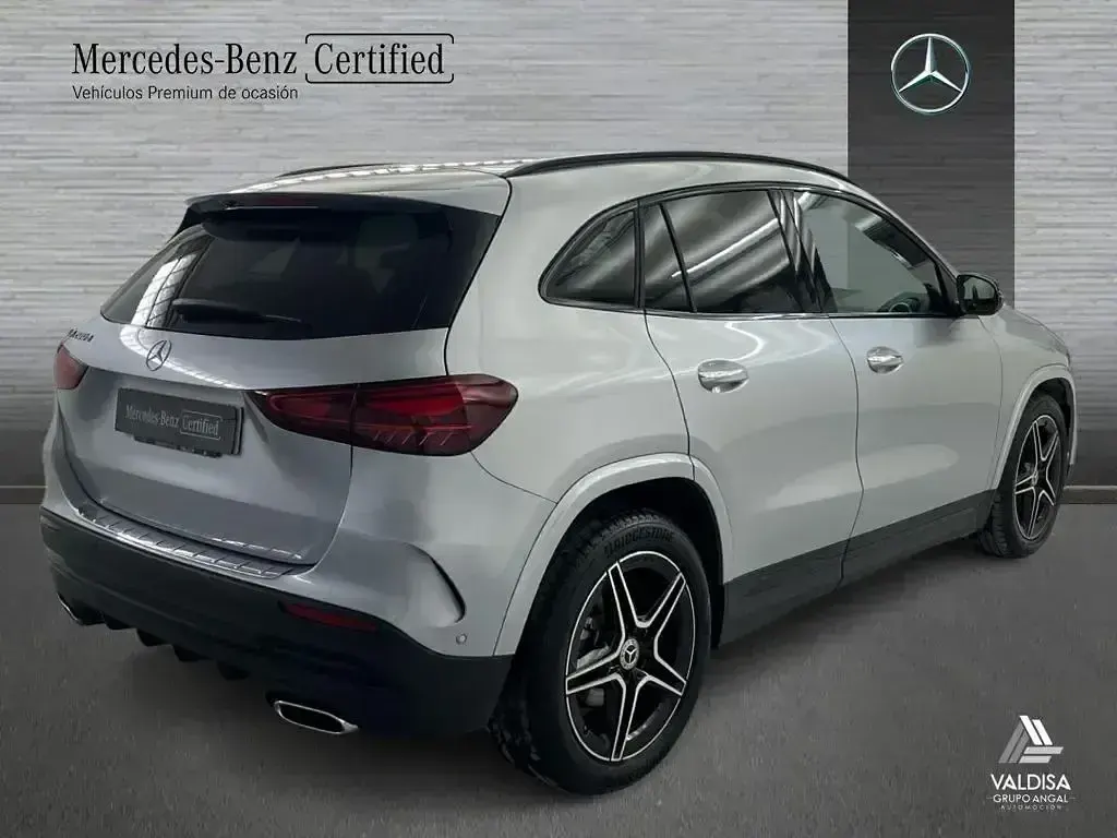 Usado Mercedes GLA200 AMG line 150 HP (110 kW) 2025 Cinzento SUV
