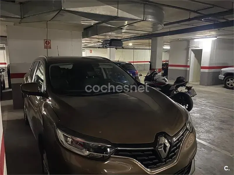 Usado Renault Kadjar Zen 130 CV (95 kW) 2015 Marrón SUV
