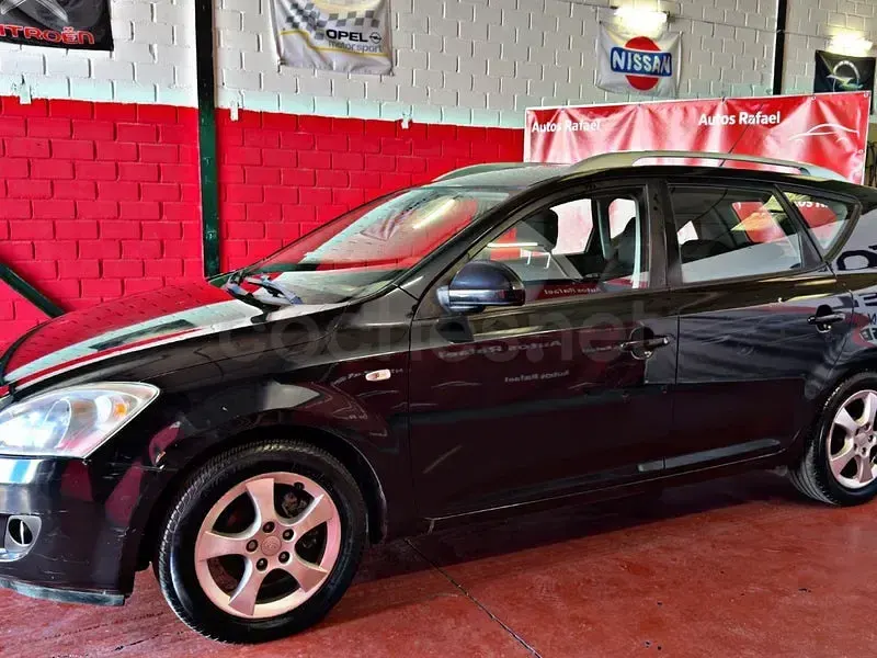 Usado Kia Ceed Active 115 CV (84 kW) 2009 Negro Utilitario