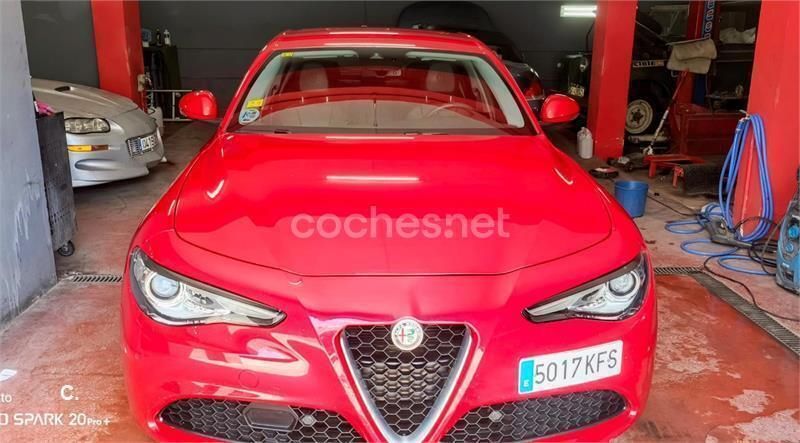 Rojo Usado 2017 Alfa Romeo Giulia Super Berlina | 23.500 € (Precio justo) - Imagen 1/4