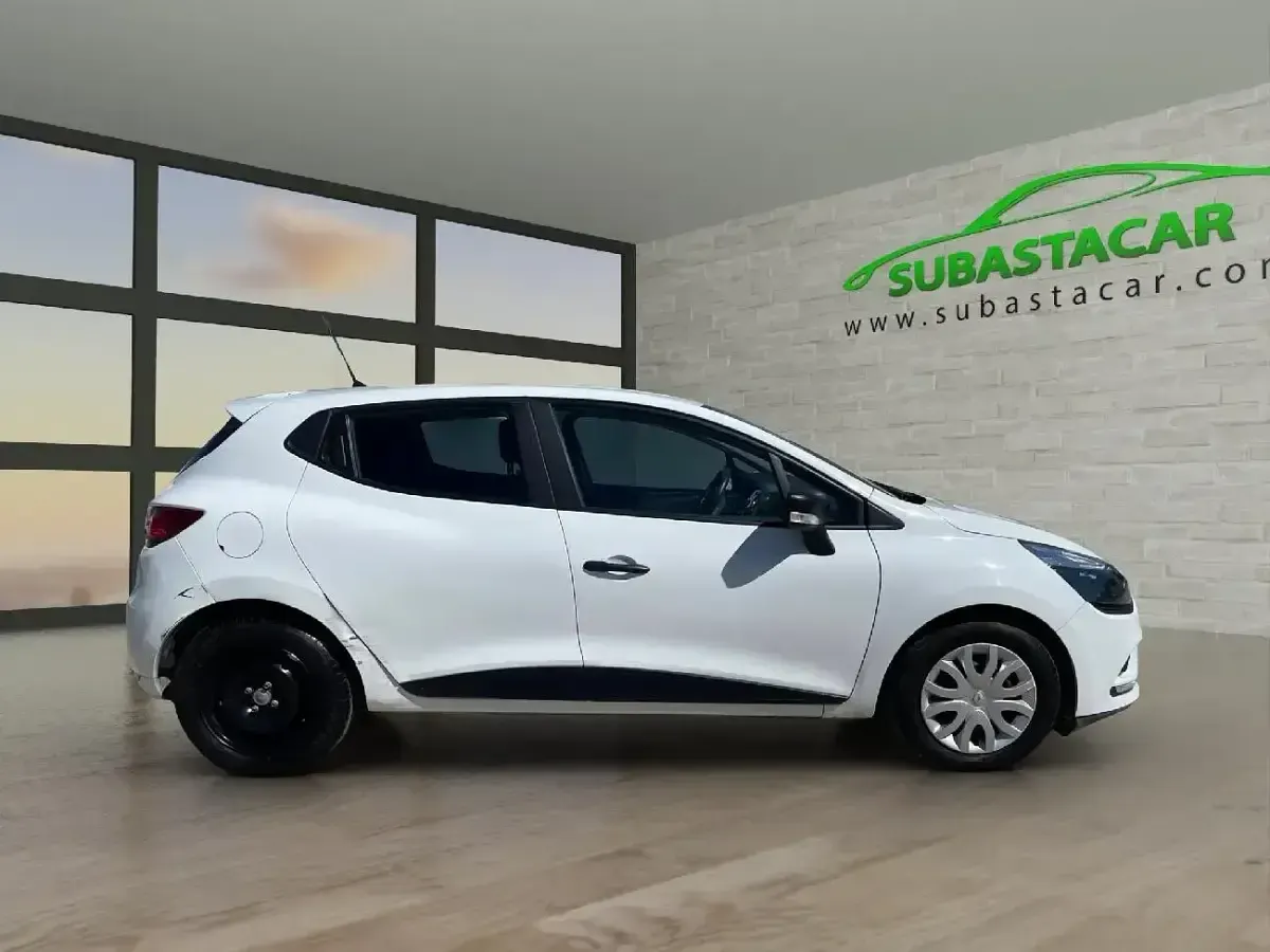 Usado Renault Clio Business 75 CV (55 kW) 2018 Blanco Utilitario