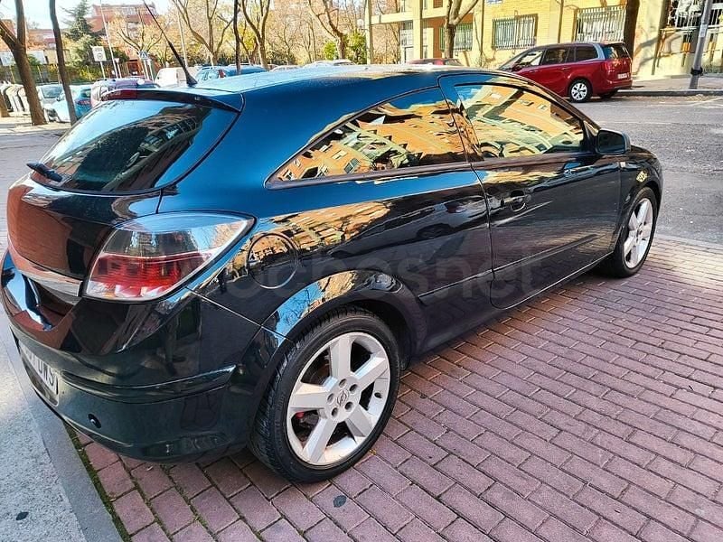 Usado Opel Astra GTC Enjoy 120 CV (88 kW) 2006 Negro Berlina