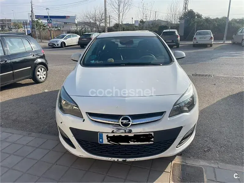 Usado Opel Astra Excellence 140 CV (102 kW) 2015 Blanco Berlina