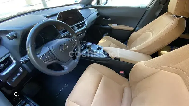 Usado Lexus UX Executive Line 184 CV (135 kW) 2024 Verde SUV