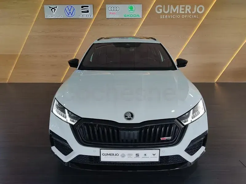 Usado Skoda Octavia RS 200 CV (147 kW) 2022 Blanco Familiar