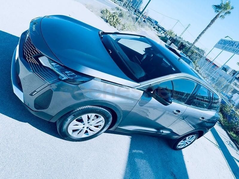 Usado Peugeot 3008 Active 130 CV (95 kW) 2022 Gris / plata SUV