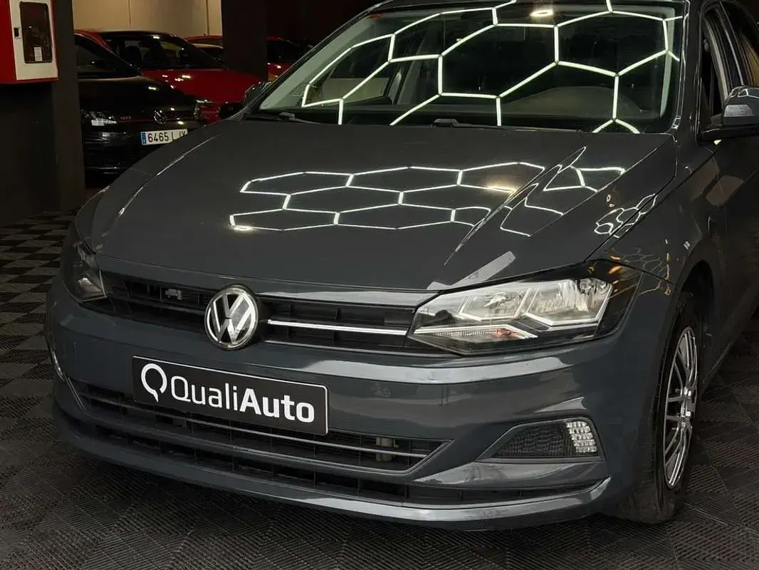 Usado VW Polo Advance 95 CV (69 kW) 2020 Gris Utilitario