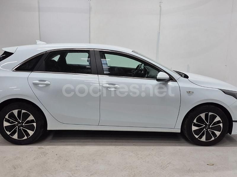 Usado Kia Ceed 100 CV (73 kW) 2024 Blanco Utilitario