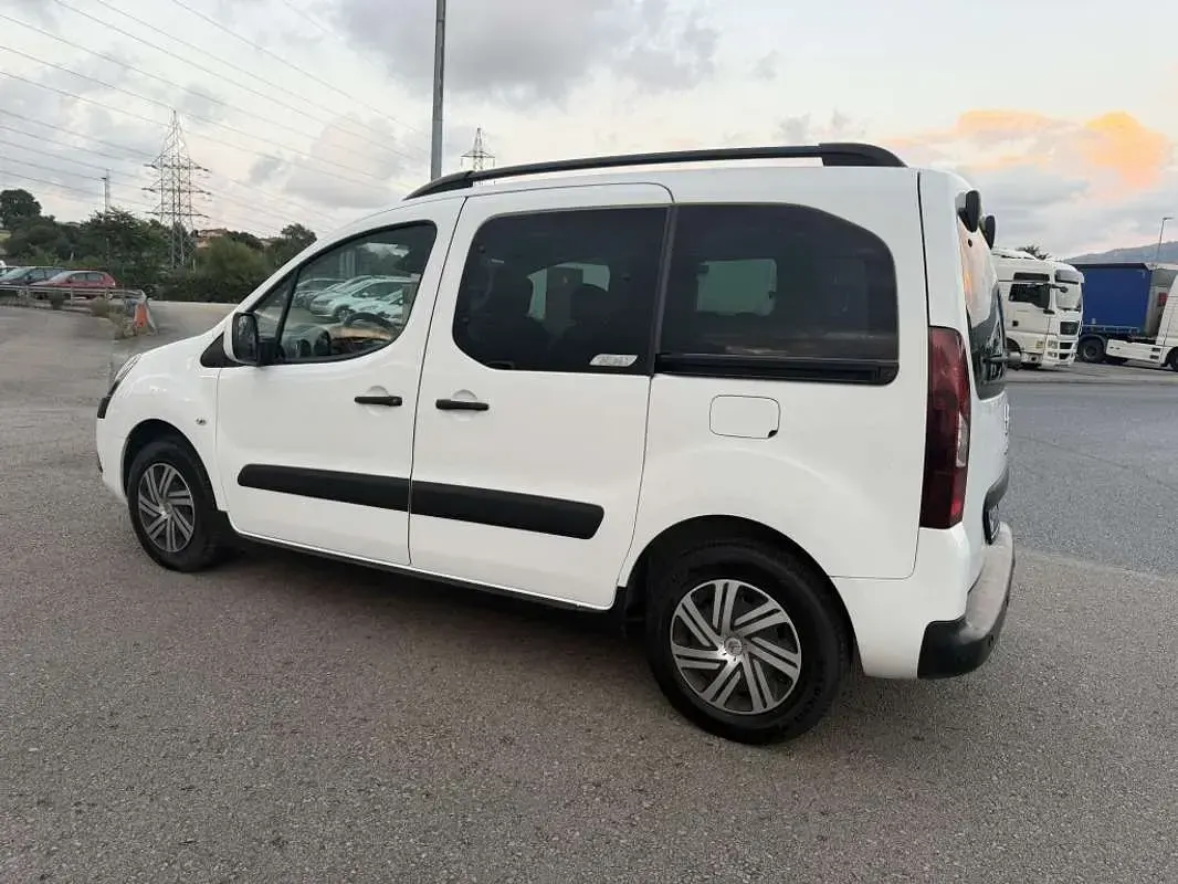 Usado Citroën Berlingo Seduction 114 CV (83 kW) 2015 Blanco Monovolumen