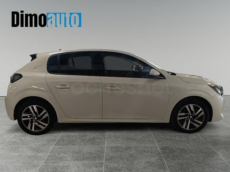 Usado Peugeot 208 Allure 100 CV (73 kW) 2021 Blanco Utilitario