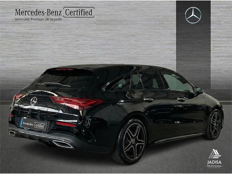 Usado Mercedes CLA200 Shooting Brake 150 CV (110 kW) 2025 Negro Familiar