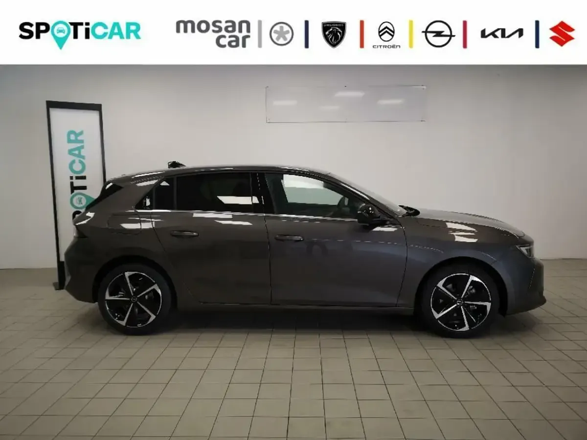 Usado Opel Astra Elegance 131 CV (96 kW) 2023 Gris vulkan Utilitario