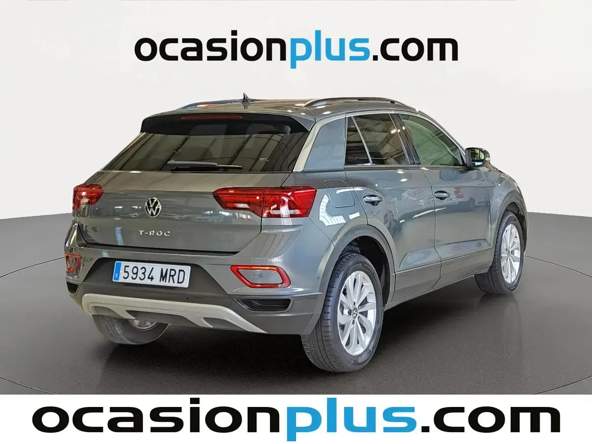 Usado VW T-Roc Life 110 CV (80 kW) 2024 Gris SUV