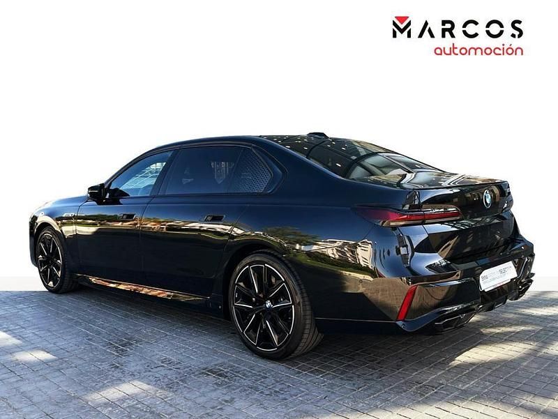 Usado BMW M760e Comfort Edition 571 CV (419 kW) 2023 Otro Berlina