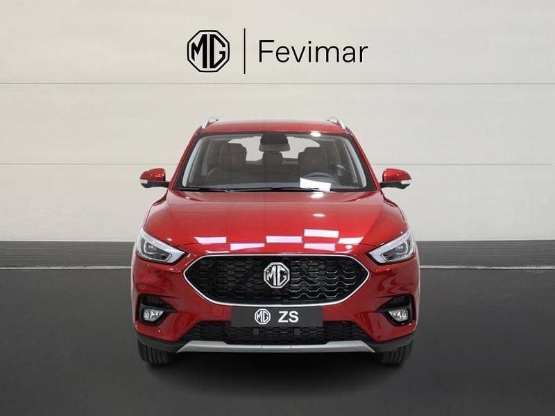 Usado MG ZS Luxury 106 HP (77 kW) 2024 Vermelho Sedan