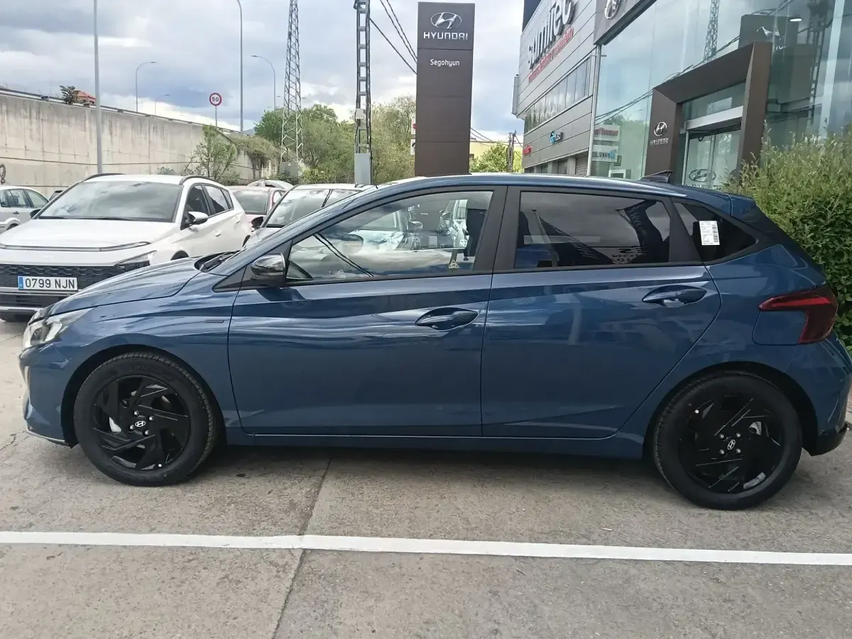 Nuevo Hyundai i20 Blackline 90 CV (66 kW) 2026 Azul Utilitario