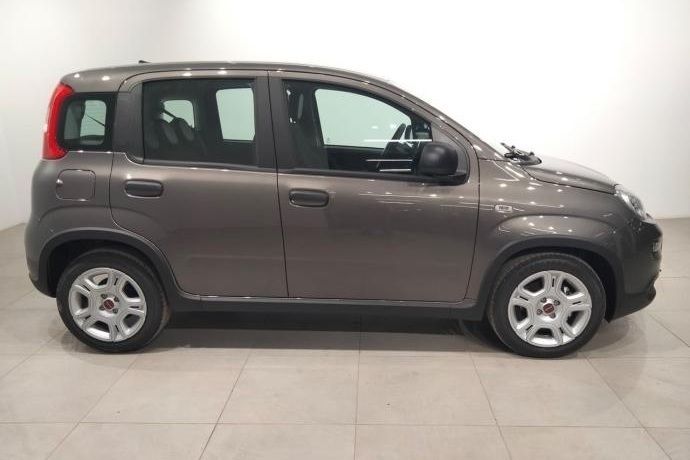 Usado Fiat Panda 69 CV (50 kW) 2024 Gris Utilitario