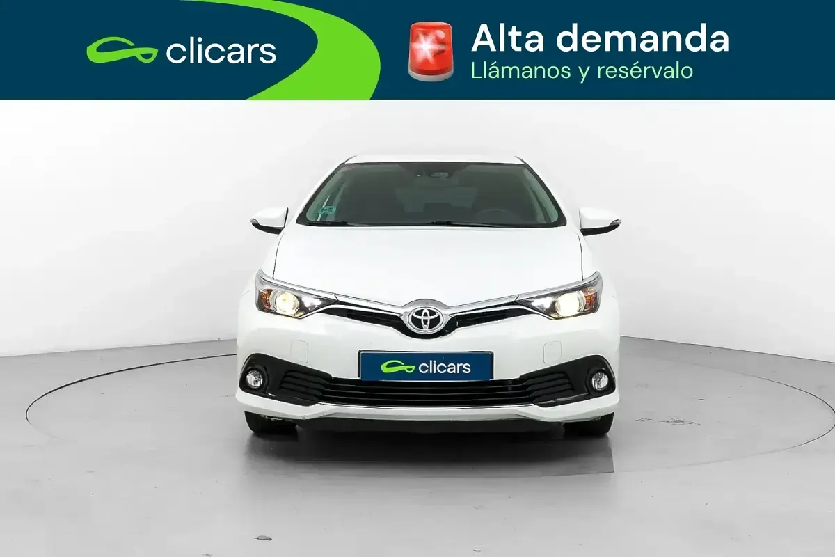 Usado Toyota Auris Business Edition 116 CV (85 kW) 2018 Blanco Berlina