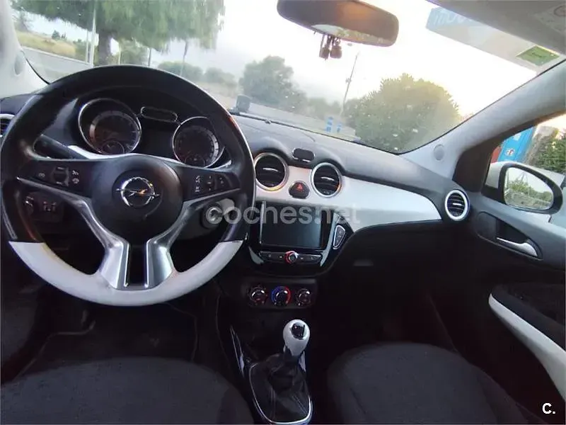 Usado Opel Adam Rocks 87 CV (63 kW) 2017 Violeta / lila Utilitario