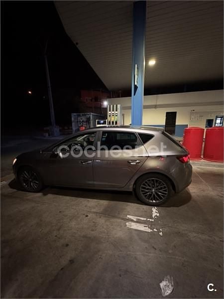 Usado Seat Leon CONNECT 110 CV (80 kW) 2016 Gris / plata Berlina