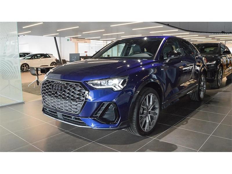 Azul navarra Nuevo 2025 Audi Q3 Sportback Premium SUV | 62.832 € - Imagen 1/4