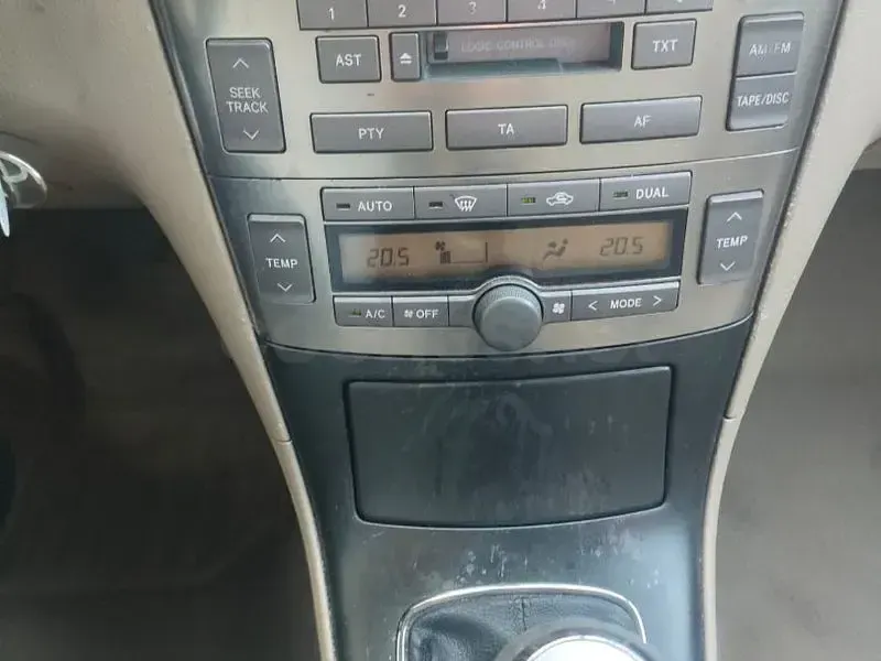 Usado Toyota Avensis Executive 150 CV (110 kW) 2005 Negro Berlina