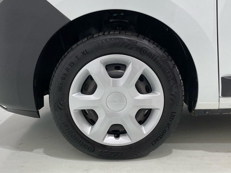 Usado Dacia Dokker Essentiel 107 CV (78 kW) 2021 Blanco Monovolumen