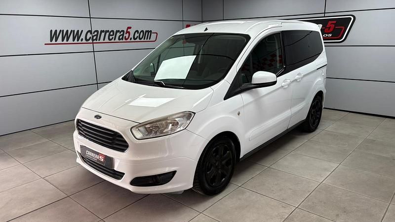 Usado Ford Tourneo Courier Trend 75 CV (55 kW) 2016 Blanco Monovolumen