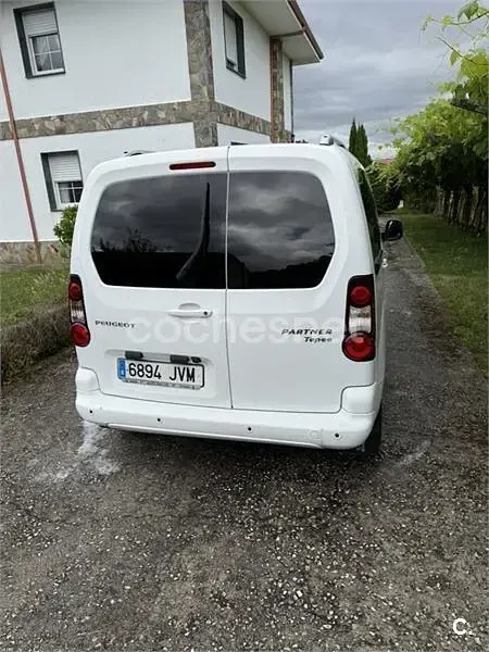 Usado Peugeot Partner Tepee Access 100 CV (73 kW) 2016 Blanco Monovolumen