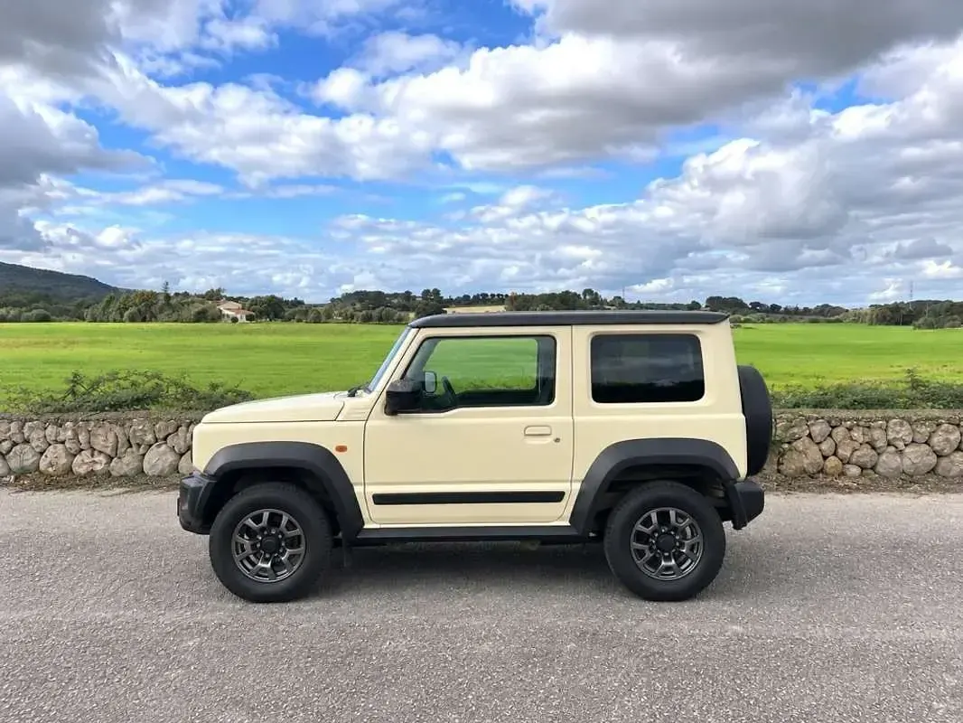Usado Suzuki Jimny 102 CV (75 kW) 2018 Beige SUV