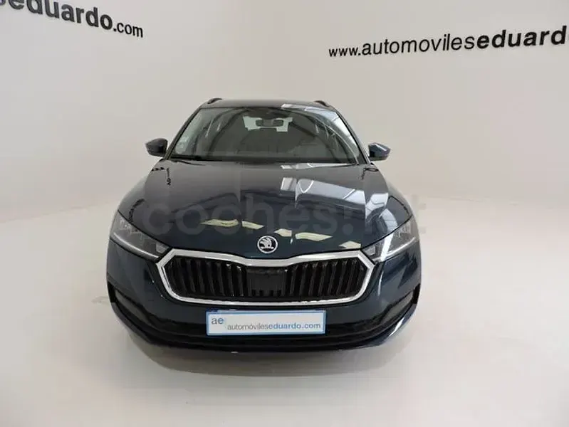 Usado Skoda Octavia Style 204 CV (150 kW) 2021 Azul Familiar