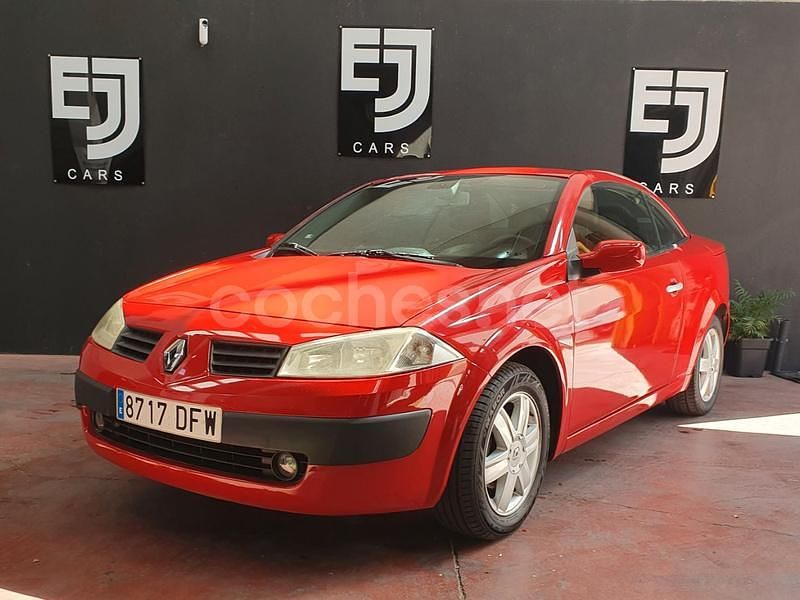 Usado Renault Mégane Cabriolet Authentique 115 CV (84 kW) 2005 Rojo Descapotable
