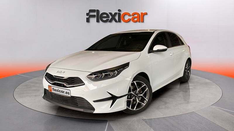 Usado Kia Ceed 136 CV (100 kW) 2023 Blanco Utilitario