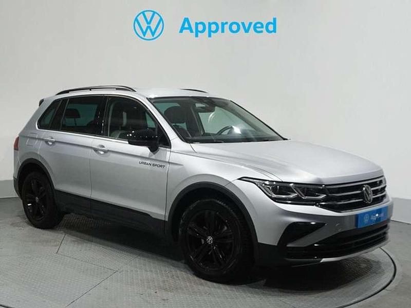 Usado VW Tiguan Life 150 CV (110 kW) 2023 Gris SUV