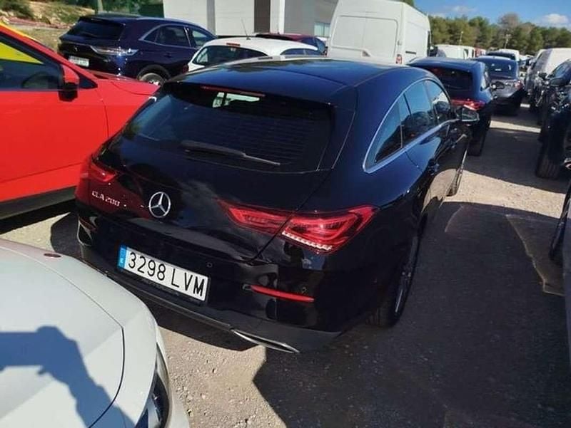 Usado Mercedes CLA200 Shooting Brake 163 CV (119 kW) 2021 Negro Familiar