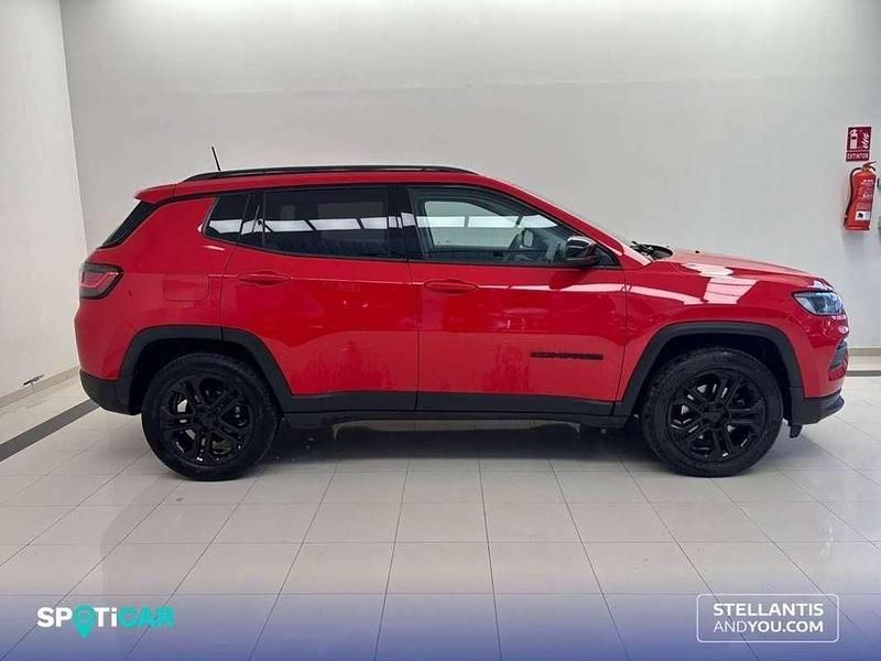 Usado Jeep Compass Night Eagle 131 CV (96 kW) 2023 Rojo SUV