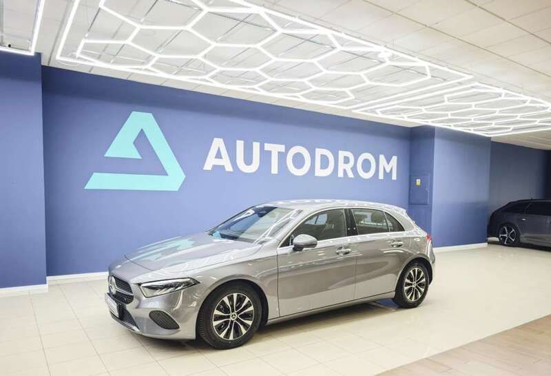 Gris Usado 2023 Mercedes A180 Advanced Utilitario | 33.900 € (Caro) - Imagen 1/4