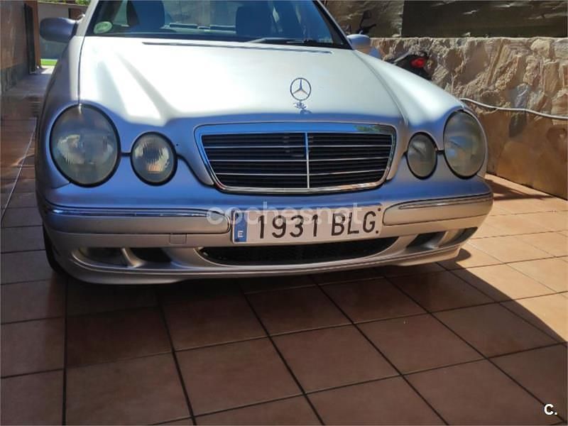 Gris / plata Usado 2001 Mercedes E200 Elegance Berlina | 4200 € - Imagen 1/4
