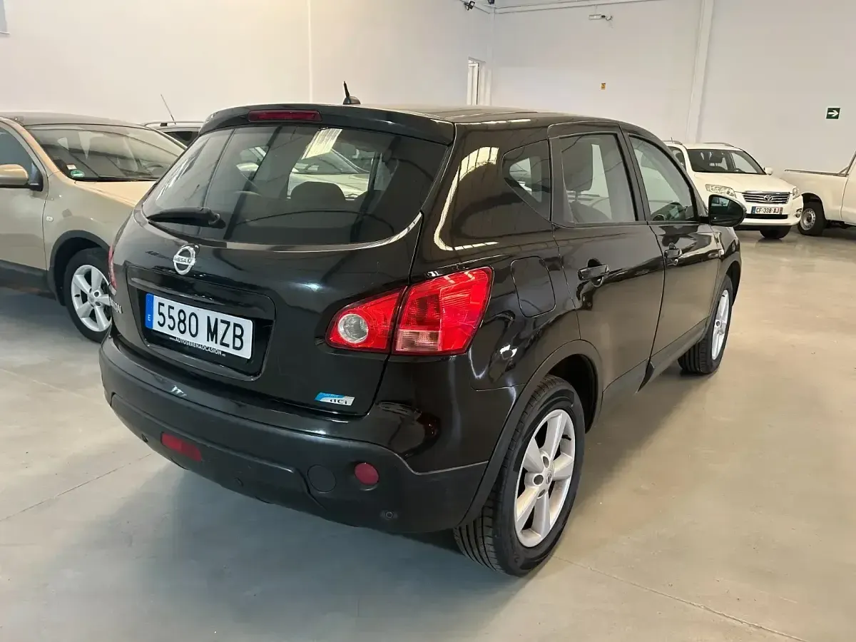 Usado Nissan Qashqai Visia 106 CV (77 kW) 2009 Negro SUV
