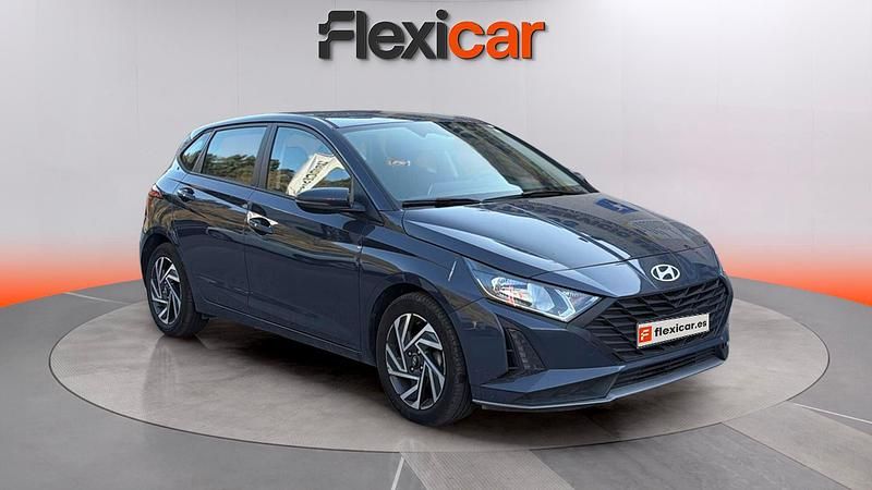Usado Hyundai i20 84 CV (61 kW) 2024 Gris Utilitario