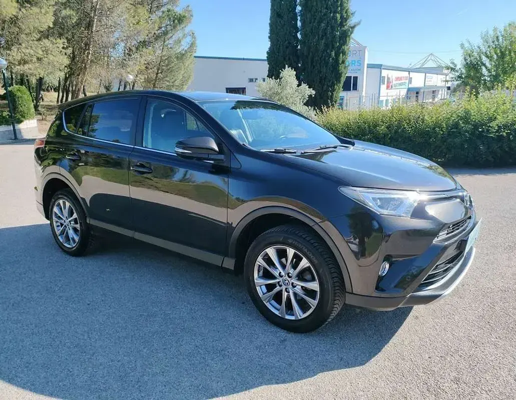 Usado Toyota RAV4 Executive 143 CV (105 kW) 2015 Marrón SUV
