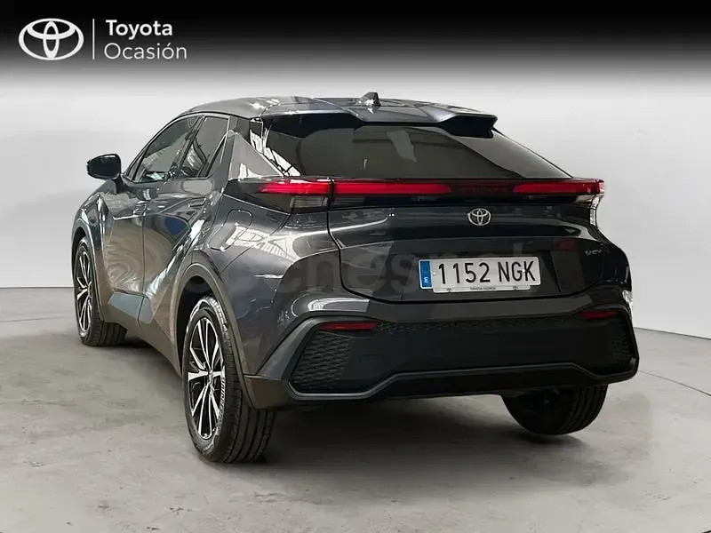 Usado Toyota C-HR Advance 140 CV (102 kW) 2025 Gris / plata SUV